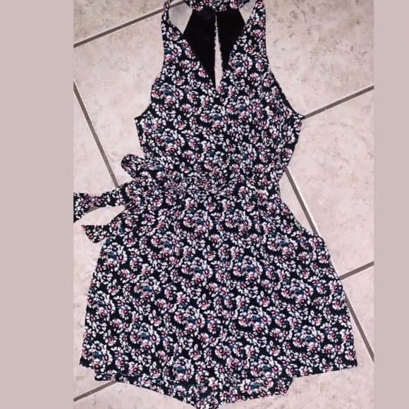 Express floral romper - Size 2 - Picture 3 of 3